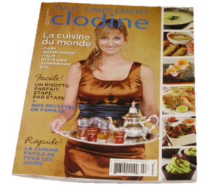 Items de notre magasin marocain présents dans ce numéro de TOUT SIMPLEMENT CLODINE :théière argentee, verres à thé, et plateau argenté