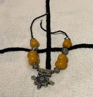 collier ambre et croix de sud collier en ambre et croix de sud
