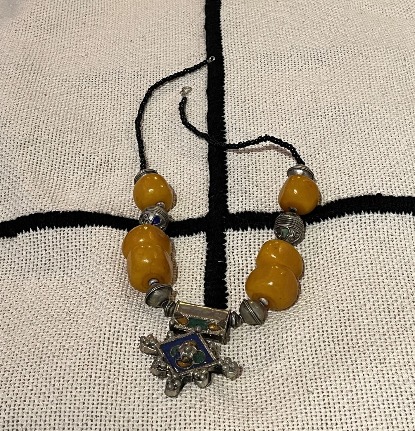 collier ambre et croix de sud collier en ambre et croix de sud