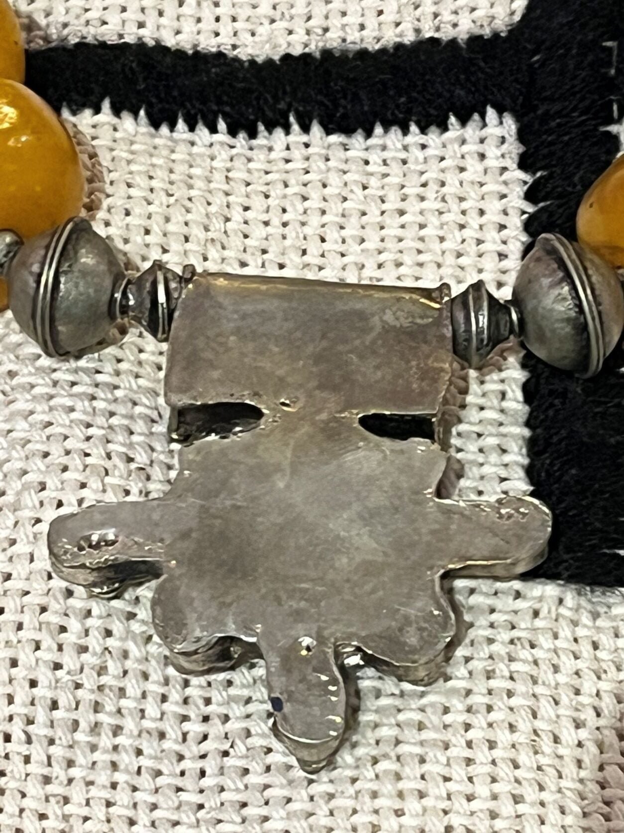 collier ambre et croix de sud6 croix de sud