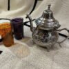 petite theiere marocaine et verres1 pour boire le the Marocain