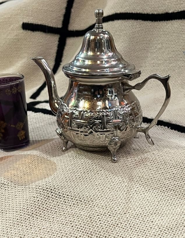 petite theiere marocaine et verres2 petite theiere marocaine