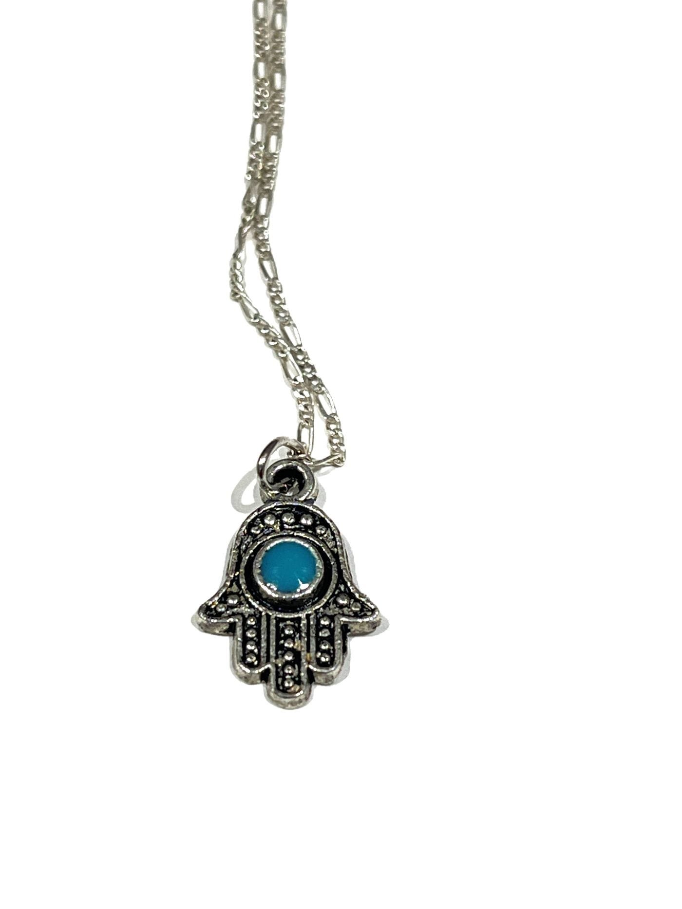 Le pendentif représente la main de Hamsa, symbole de protection