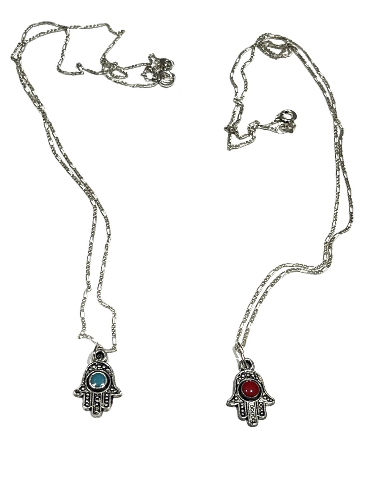 Ce collier Hamsa en argent présente un superbe motif