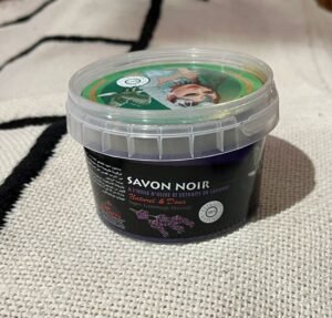 savon noir marocain Le savon marocain à l'huile d'olive fait partie du rituel traditionnel du hammam.