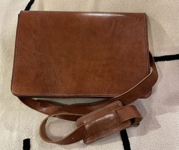 Leather messenger bag brown