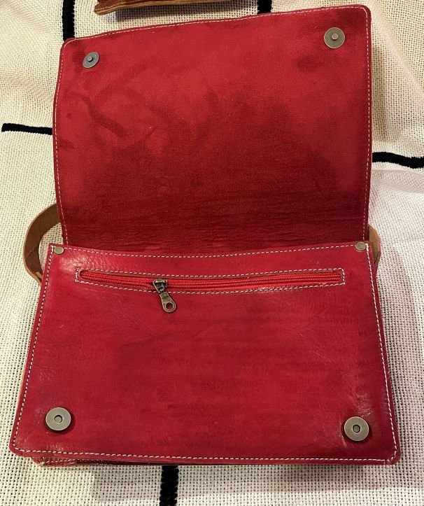 mens crossbody bag3 sac en cuir a Montreal dans notre magasin Marocain