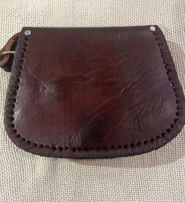 brown 7 inch leather bag2 sac vintage avec des rivets