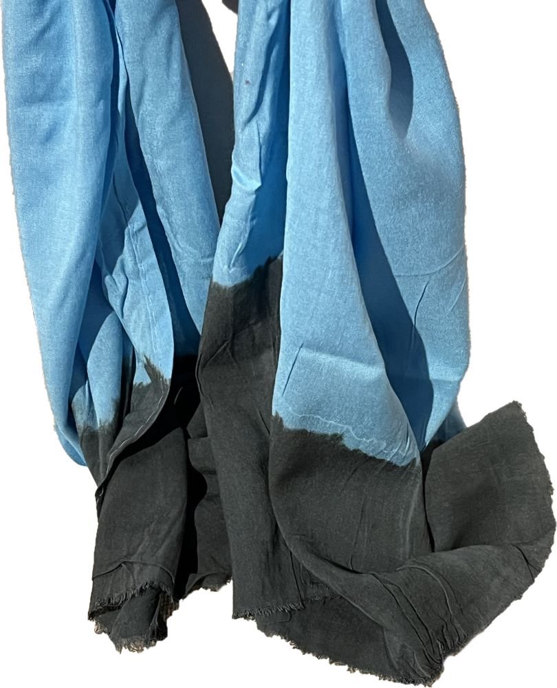 light blue scarf belle couleur pour ce foulard bleu fait main pour homme et femme