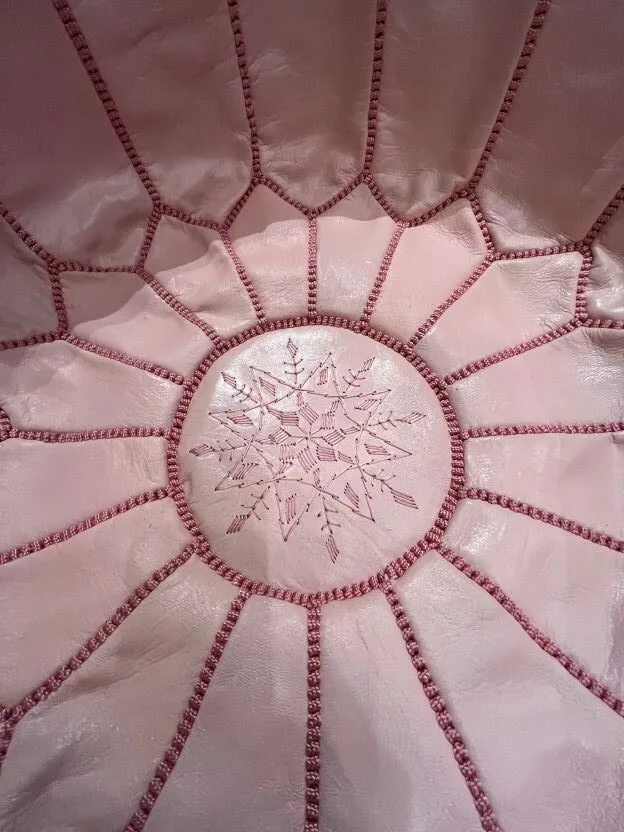 pouf de couleur rose