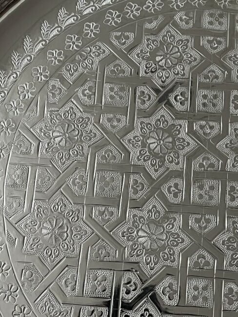 plateau argentee sur pieds en bois maroc