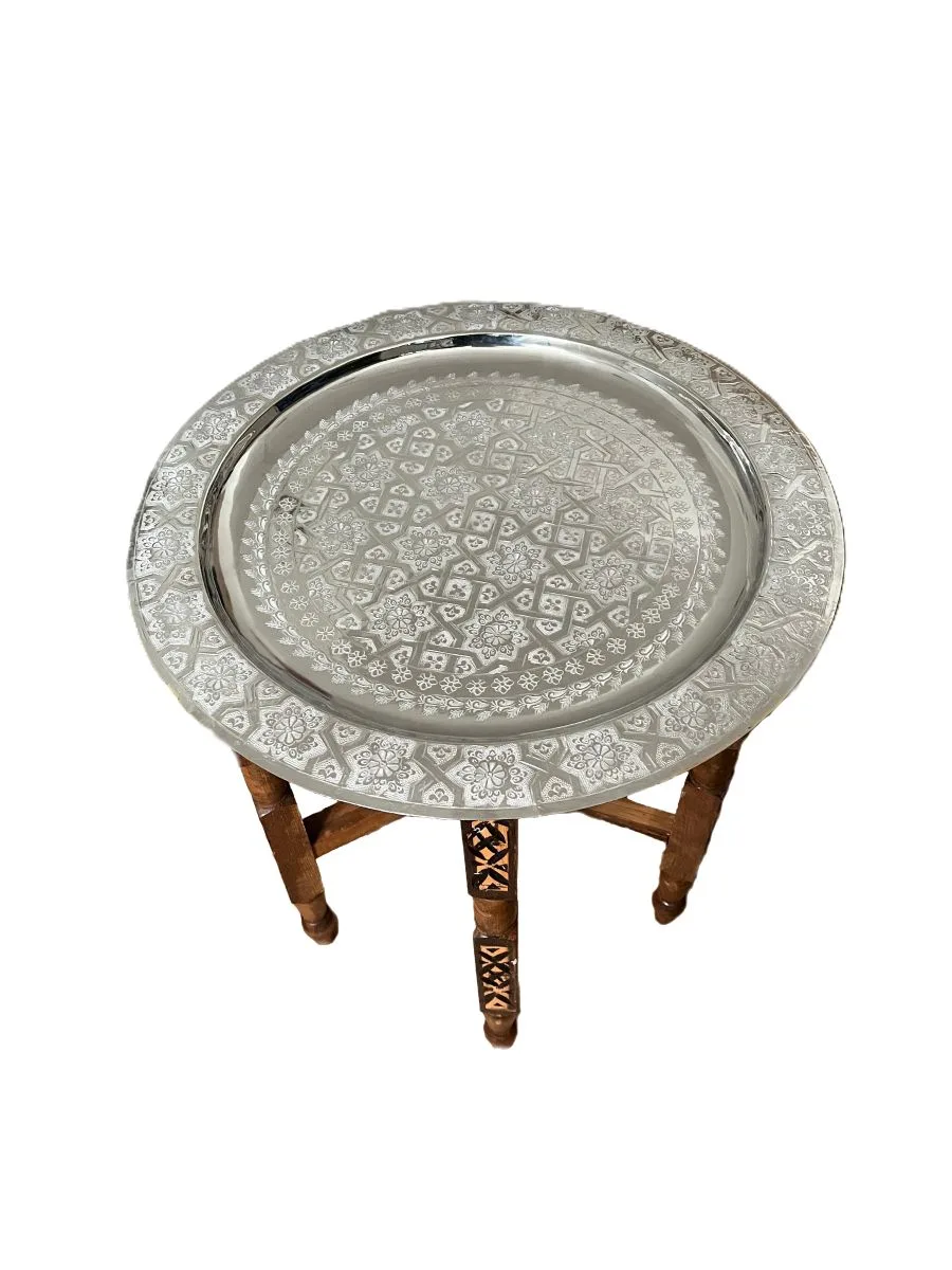 table marocaine avec pieds