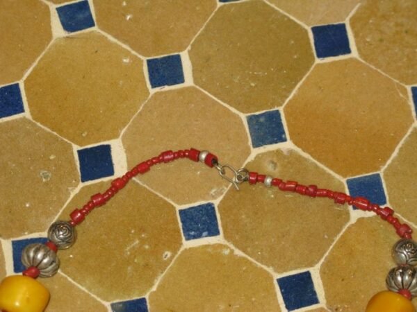 fermeture de collier marocain en corail rouge et resine