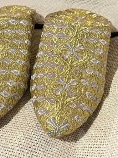 womens slippers montreal