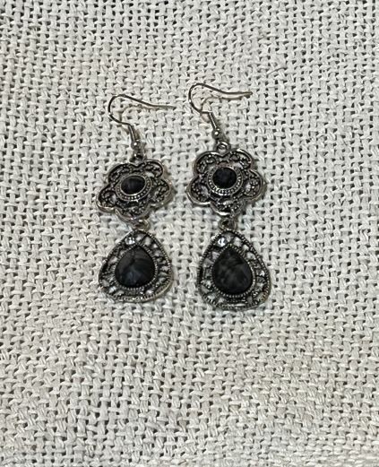 black silver earrings