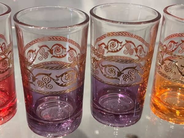 verres marocains avec design doree