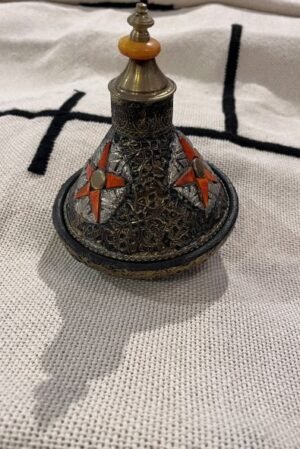 tajine marocain decoratif en terre cuite