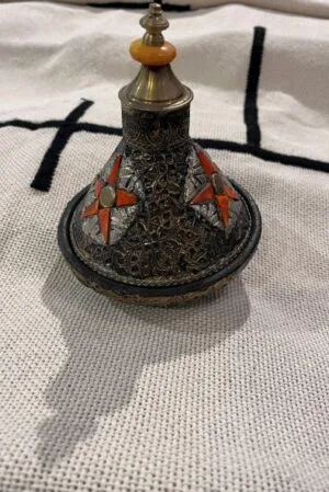 tajine marocain decoratif en terre cuite