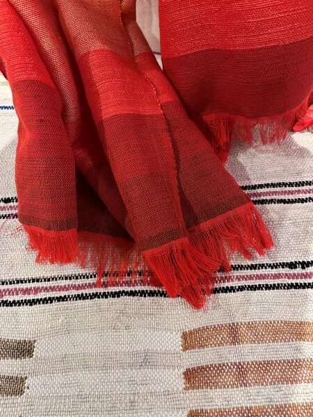 challe marocain en soie de cactus rouge