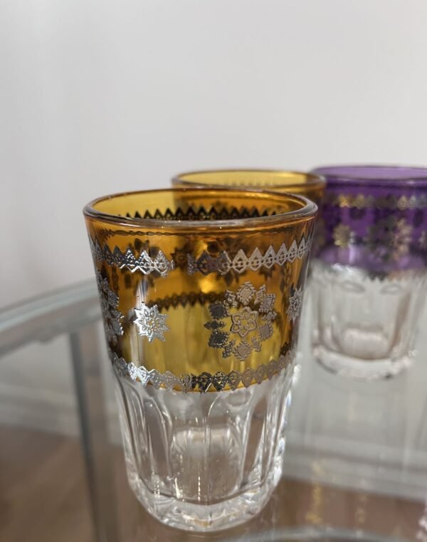 verres a the marocain couleur jaune et argent