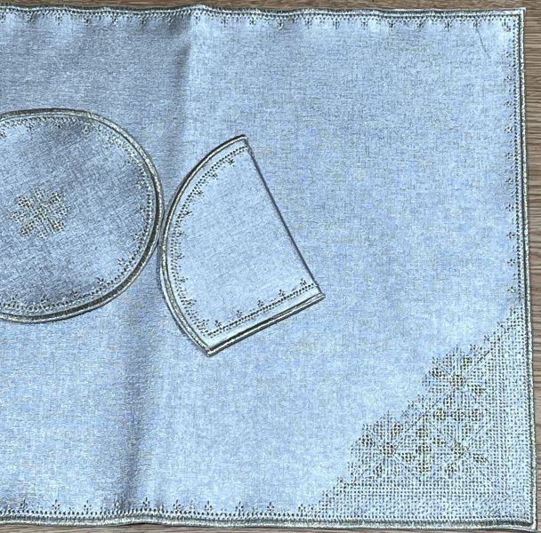 gold design made by gold iron treads of cover tray