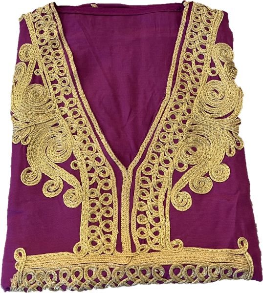 caftan marocain rose or pour femmes vue de plus pres