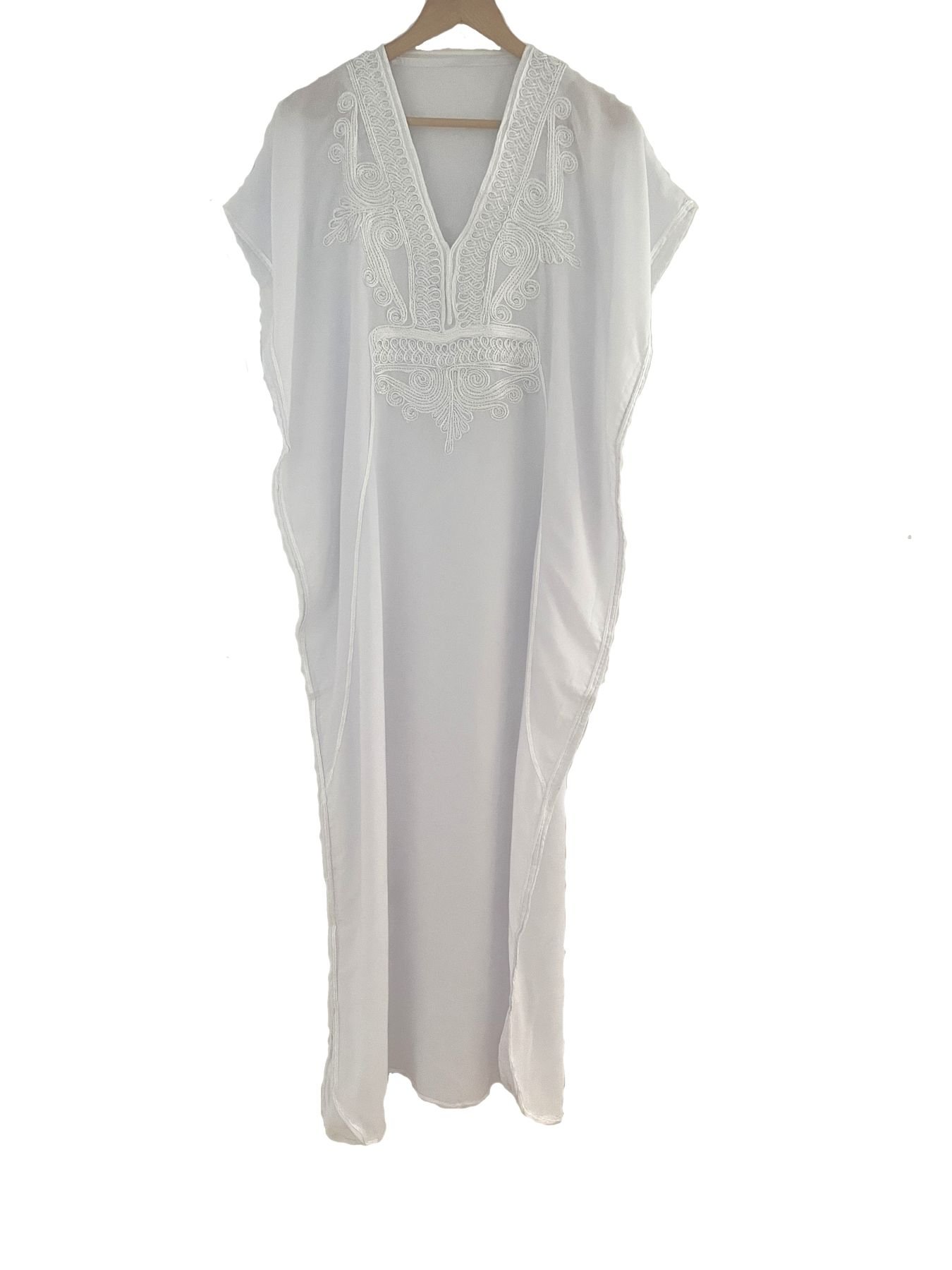 Moroccan-whye-kaftan caftan couleur blanc pour femme fait au maroc