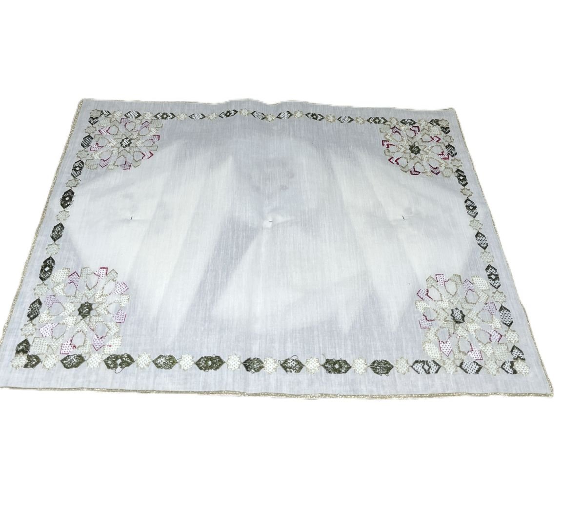 Tray-Set- Embroidered-cover tray-back vue de dos de nappe pour plateau marocain