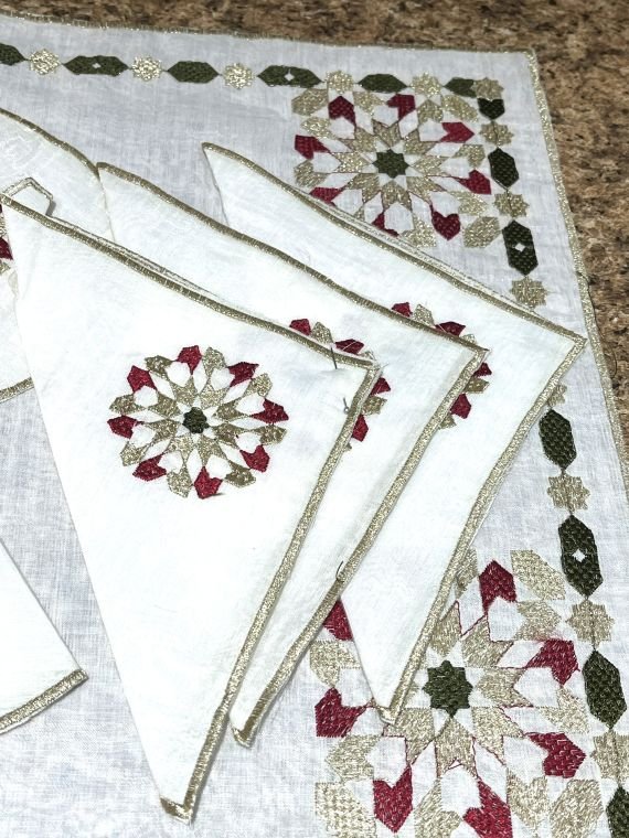 Tray-Set- Embroidered-napkins napperons marocains