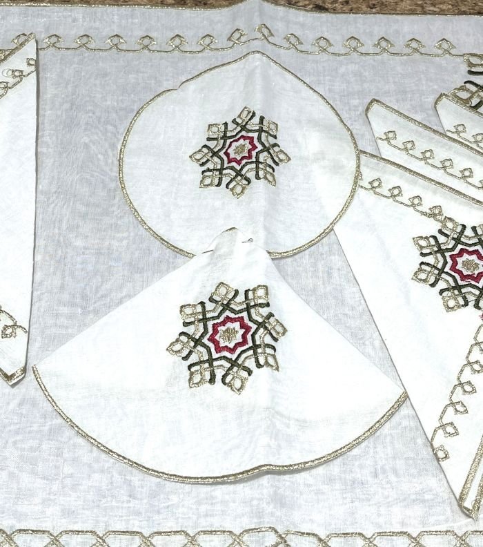 Vue de la main et base pour theiere marocaine