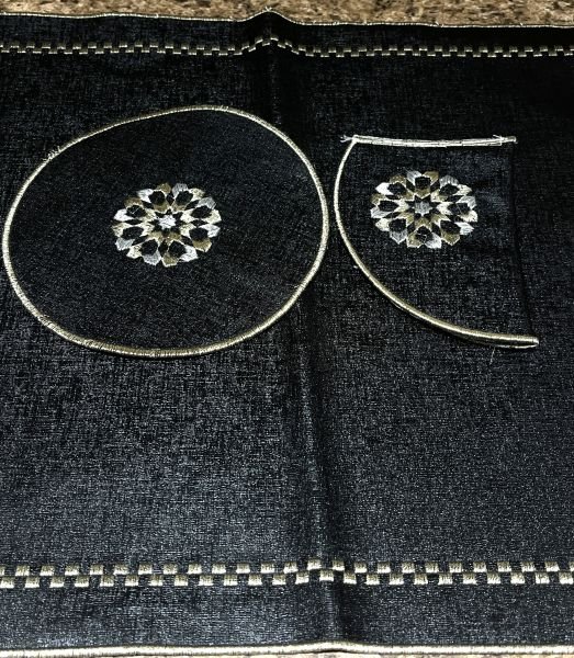 main theiere et base avec broderie doree et argentee