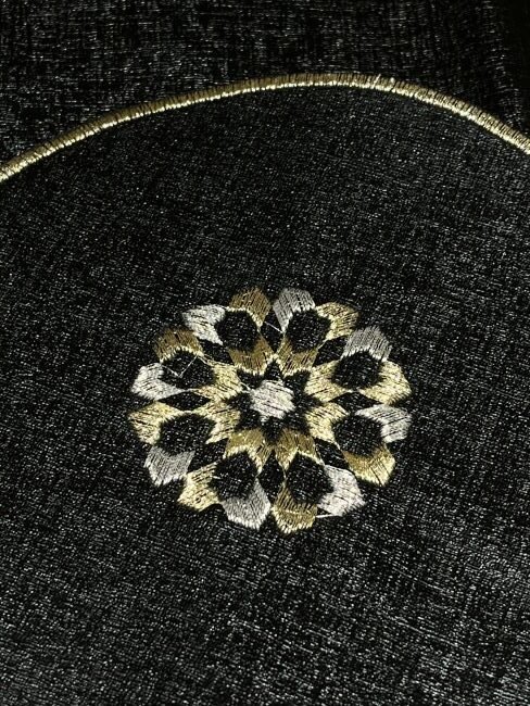 broderies avec fil en metal de la base pour theiere marocaine