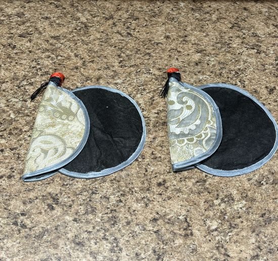 Back view of Moroccan teapot set: cover handle and base mat