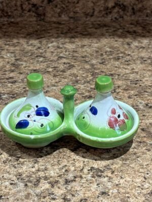 Mise en scène du mini tagine en ceramique vert et blanc avec fait main pour epices