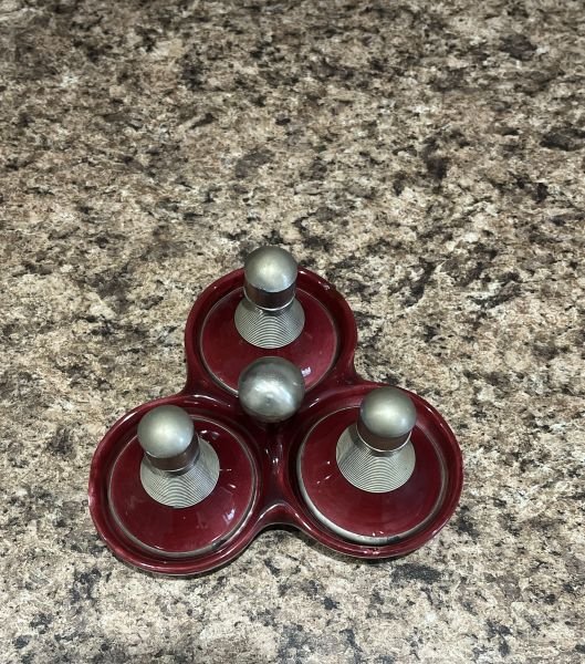 Vue de haut du mini tagine triple rouge en ceramique pour epices