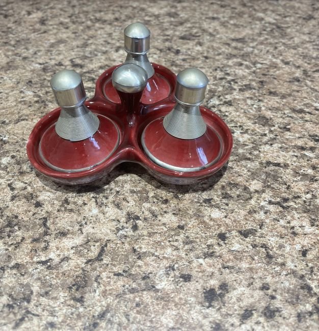 Vue avant du mini tagine triple rouge en ceramique pour epices