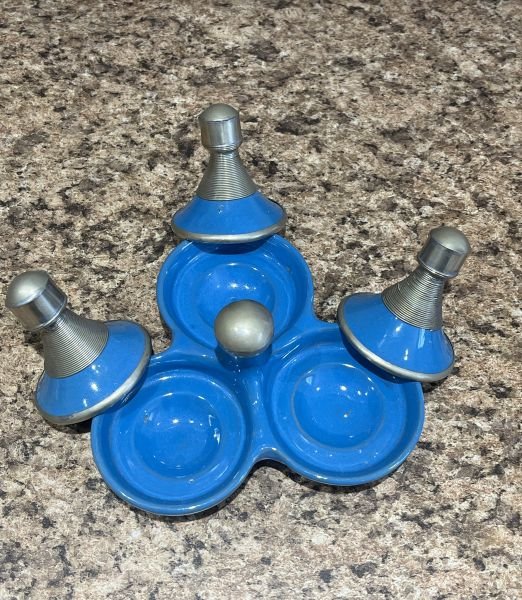 detail du mini tagine triple en ceramique turquoise pour epices