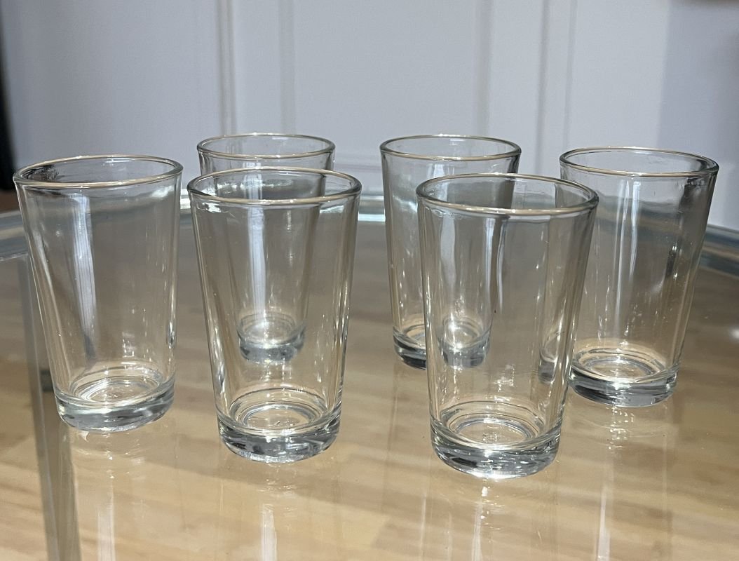 Gros plan du verres a the marocains en transparent pour the, boisson