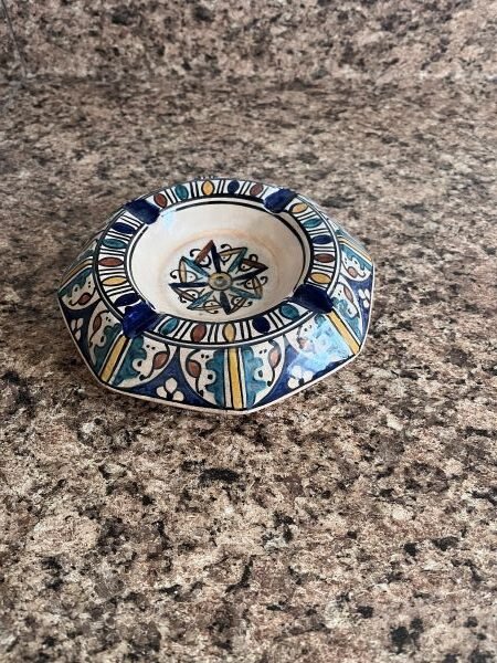 vue en face cendrier marocain en ceramique pour cigar