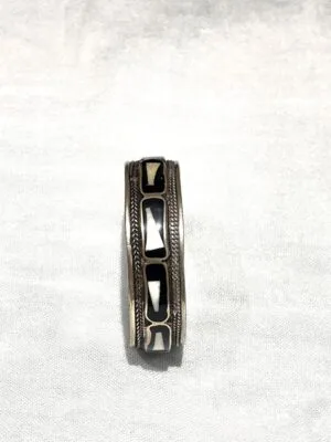 Les détails apportent une touche unique à ce bracelet.