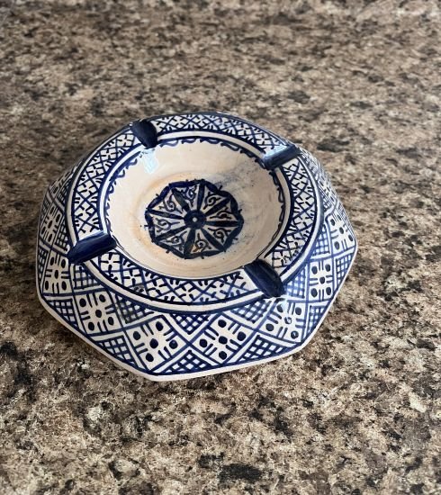 ashtray is made to handle the slow, steady burn of any cigar