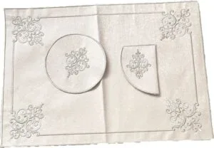 nappe doree pour plateau marocain avec accessoires pour theiere