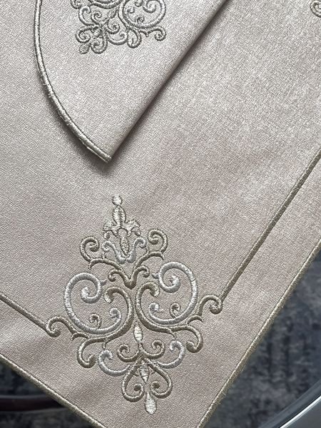 golden-tray-cover-set-broderies broderies doree sur housse pour plateau