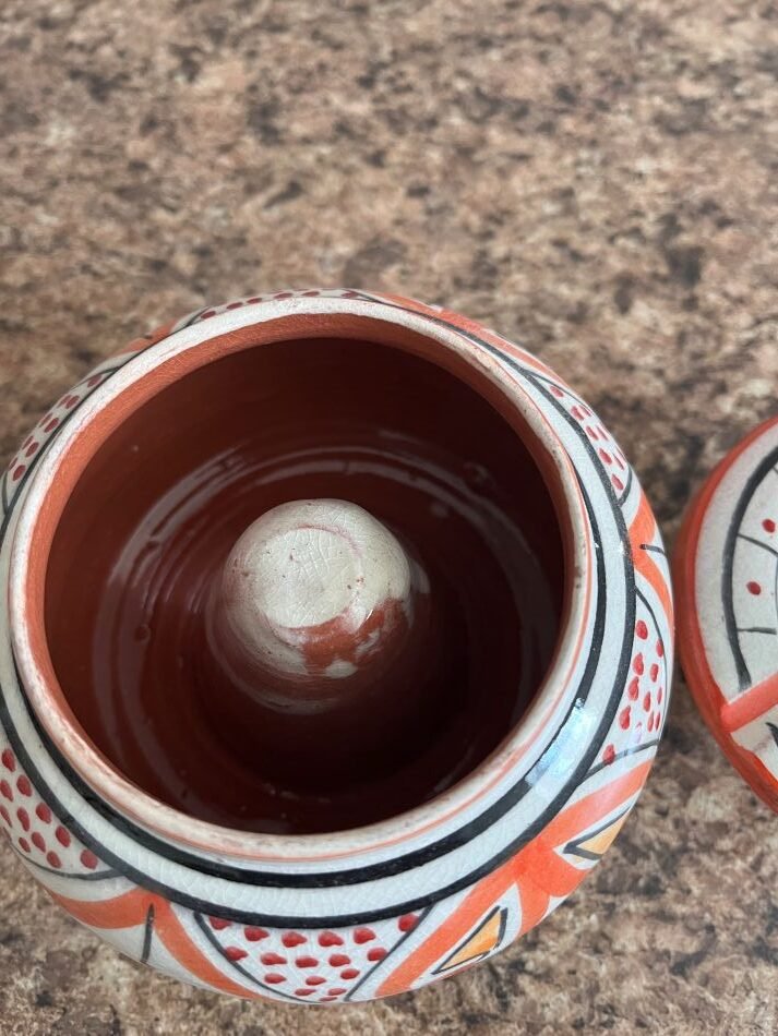 Vue de contenant des cendres de cigarettes du cendrier marocain