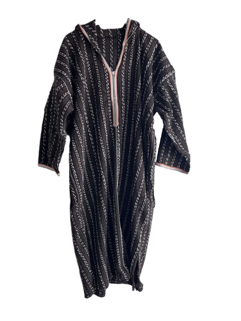 Restez bien au chaud avec ce djellaba en laine