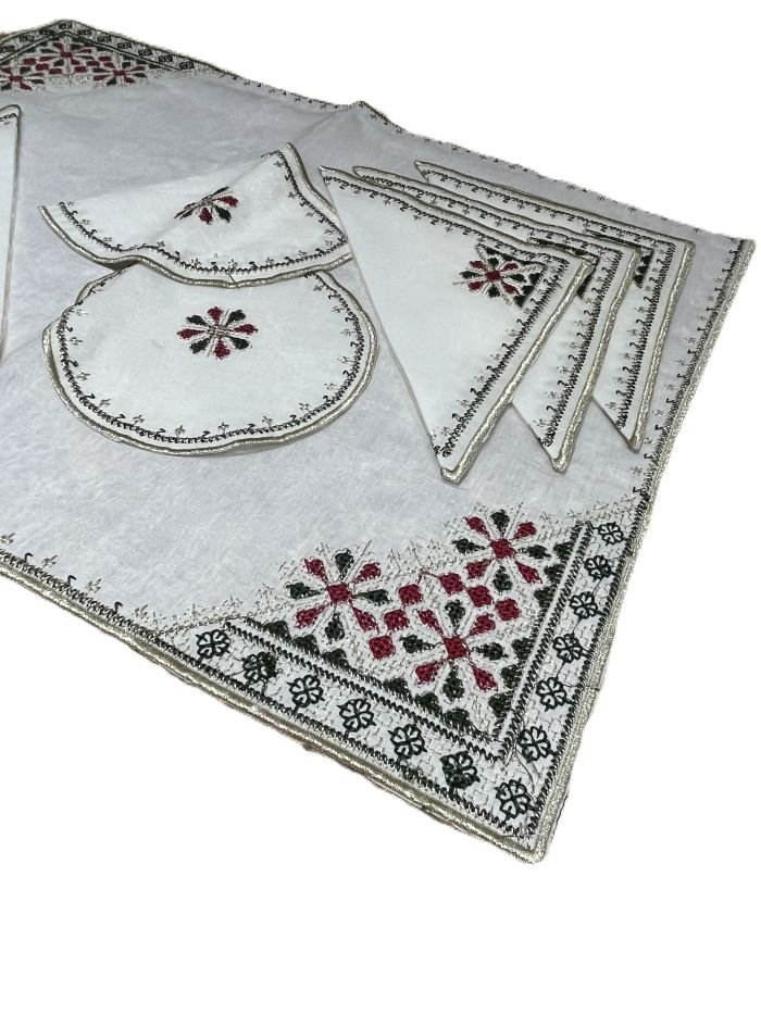 broderies de nappe de couleur or, rouge te vert