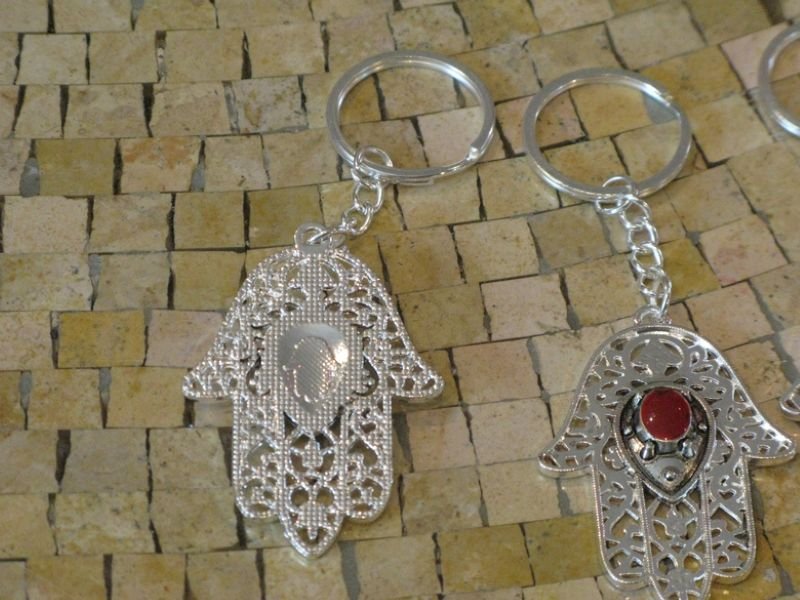 vue arriere porte clef khamsa