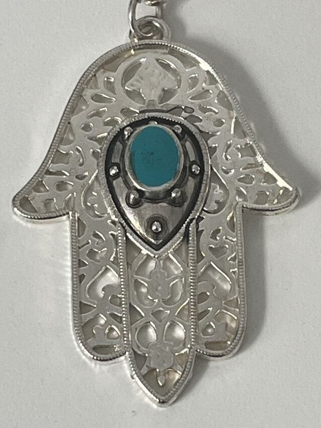 main Hamsa est associée à diverses interprétations