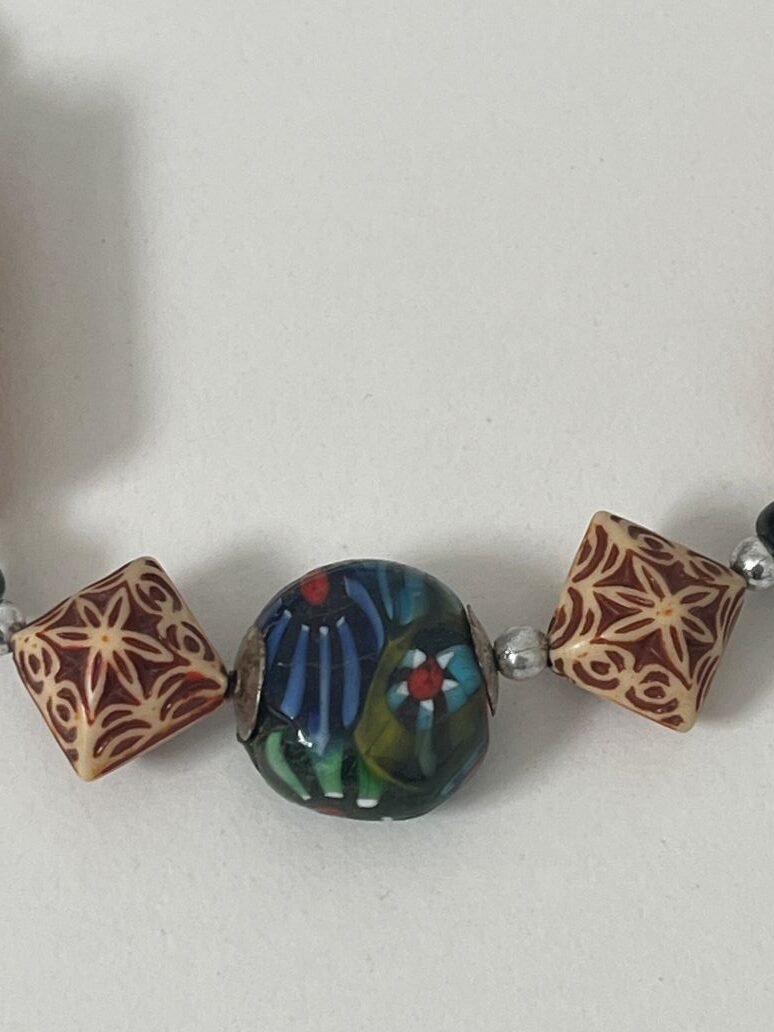 perle millefiori et resin gravé