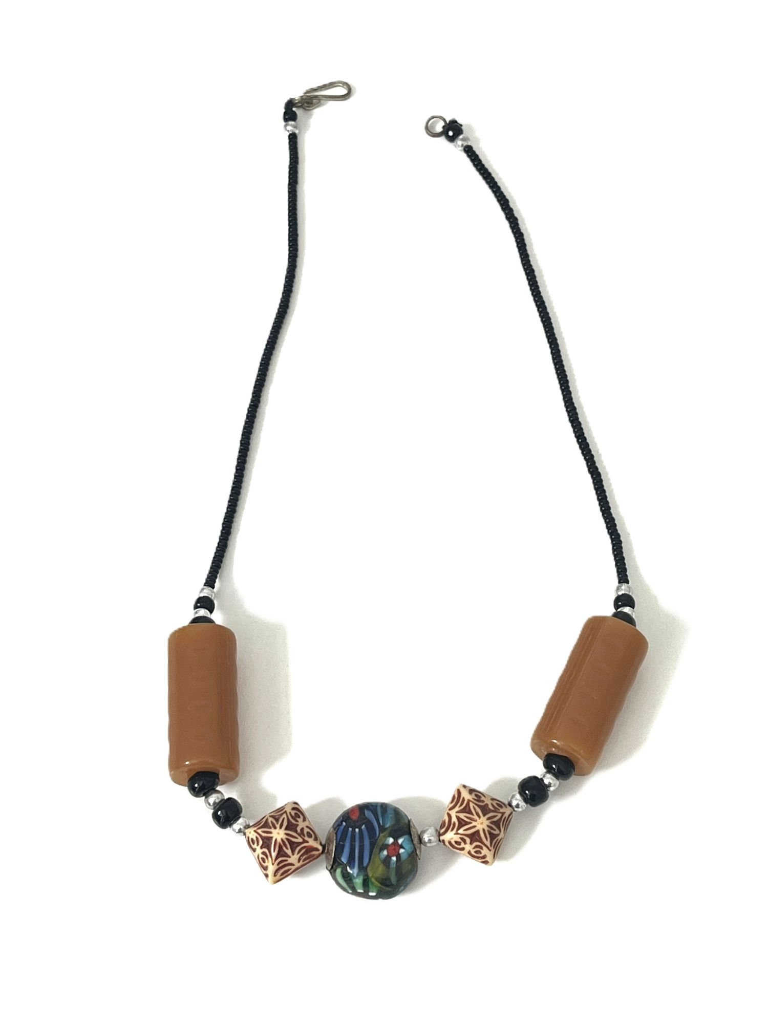 collier composé d'anciennes perles de verre millefiori de Venise